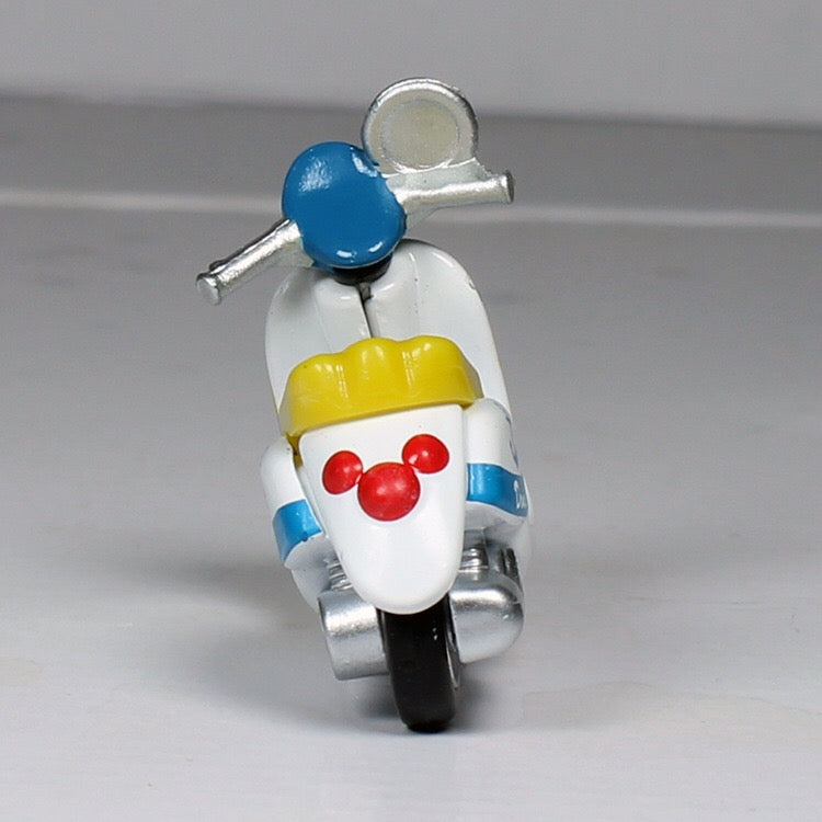 Coleccionables de scooters Takara Tomy de Disney Motors