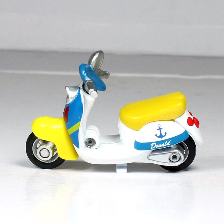 Coleccionables de scooters Takara Tomy de Disney Motors